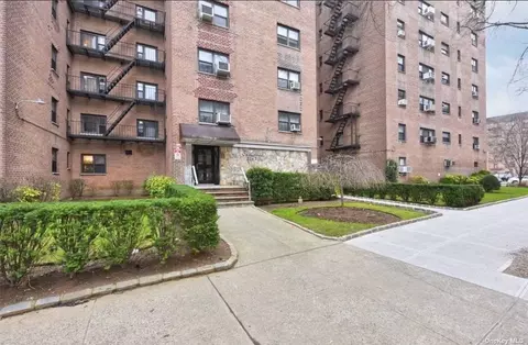 31-31 138th St #3H, Flushing, NY 11354