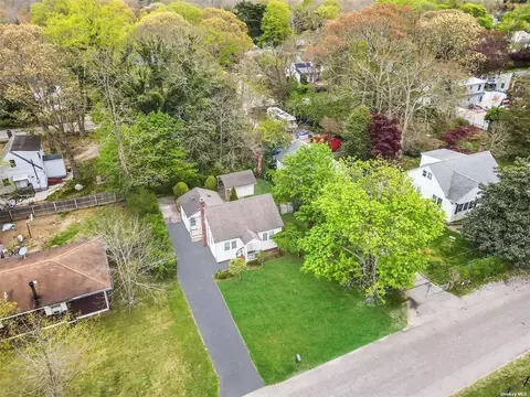 129 Woodland Dr, Mastic Beach, NY 11951