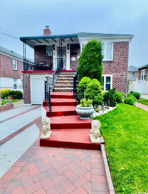 239 Beach 126th St, Rockaway Park, NY 11694