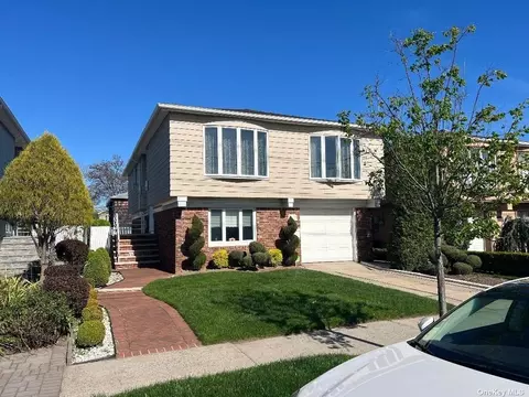 161-39 86th St, Howard Beach, NY 11414