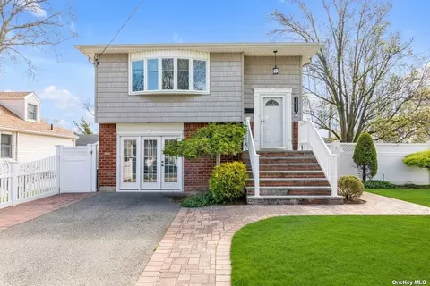 1095 Webber Ave, South Hempstead, NY 11550