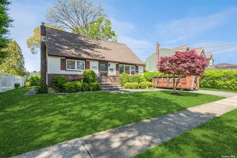 2363 Hudson St, East Meadow, NY 11554