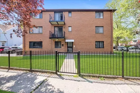 40-04 Murray St, Flushing, NY 11354