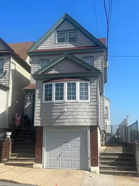 67-35 52nd Rd, Maspeth, NY 11378