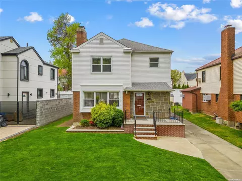 82-32 215th St, Queens Village, NY 11427