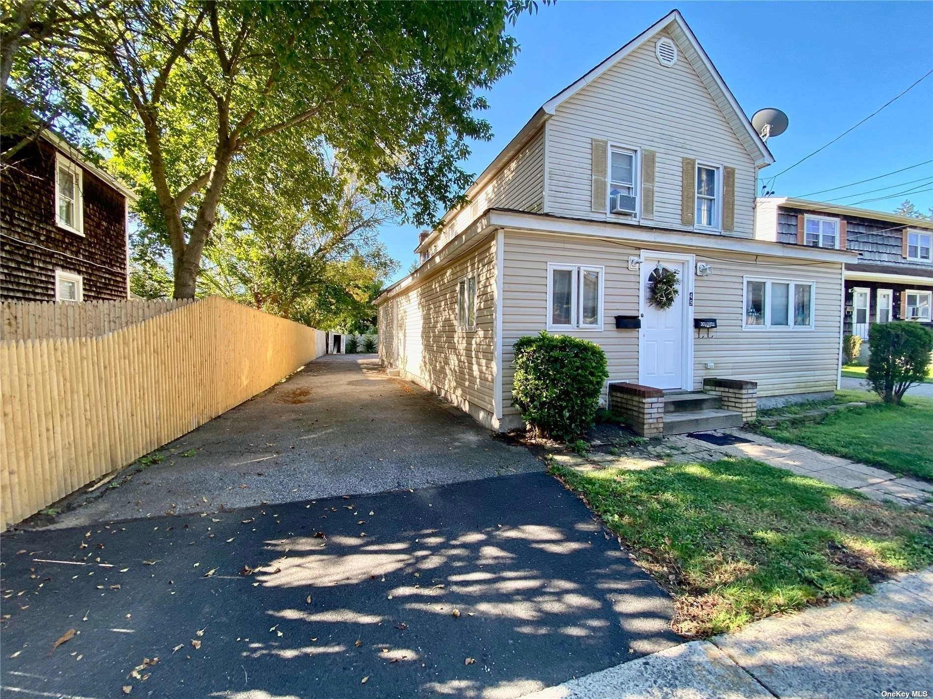 49 Railroad Ave  