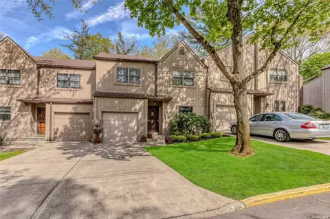 10 High Oaks Ct #10, Huntington, NY 11743