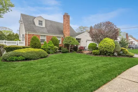 1839 Jane St, Wantagh, NY 11793