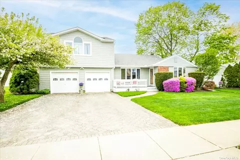262 Rose St, Massapequa Park, NY 11762