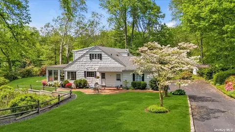 3 Beechtree Ln, Manhasset, NY 11030