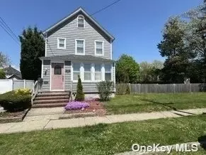 322 S 2nd St, Lindenhurst, NY 11757