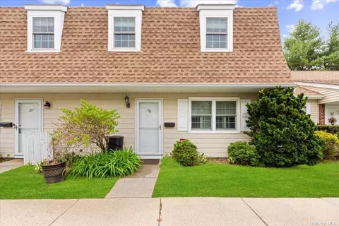 108 Cedar Shake Ct #108, Huntington Station, NY 11746