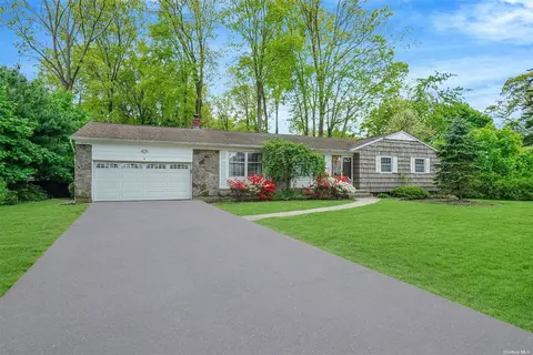 4 Mark Dr, Smithtown, NY 11787