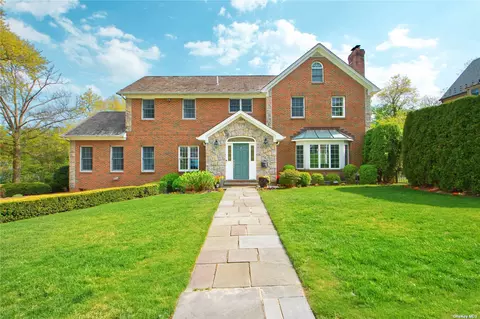 458 Hunt Ln, Manhasset, NY 11030