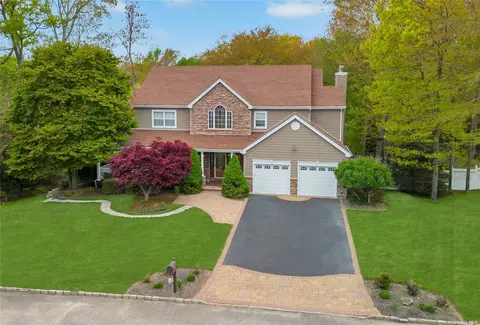 9 Clemens Ct, Setauket, NY 11733
