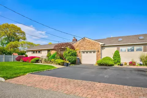 161 N 20th St, Wheatley Heights, NY 11798