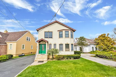 82 Guenther Ave, Valley Stream, NY 11580