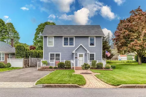 46 Bennett St, Kings Park, NY 11754