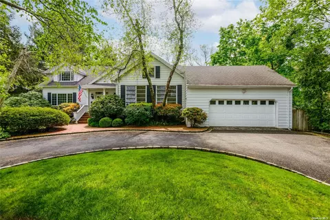 4 Copperdale Ln, Huntington, NY 11743