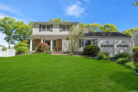5 Smithtown Cres, Smithtown, NY 11787