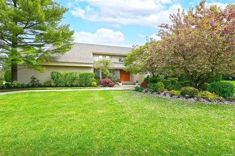12 Swarthmore Ln, Dix Hills, NY 11746