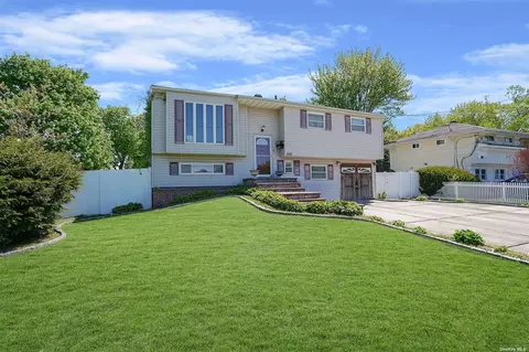 1543 Illinois Ave, Bay Shore, NY 11706