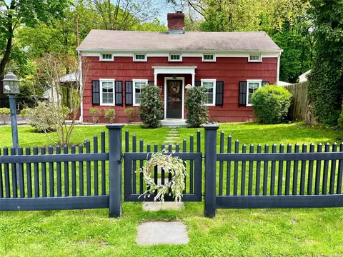 136 Spring Rd, Huntington, NY 11743