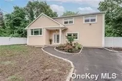 120 Atlantic Pl, Hauppauge, NY 11788