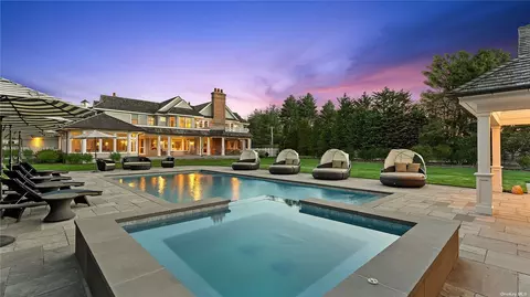 98 Oneck Rd, Westhampton Beach, NY 11978
