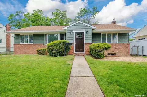 1518 Bowe Rd, Valley Stream, NY 11580