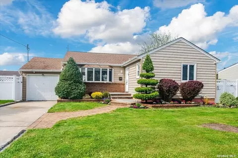 353 N Idaho Ave, Massapequa, NY 11758