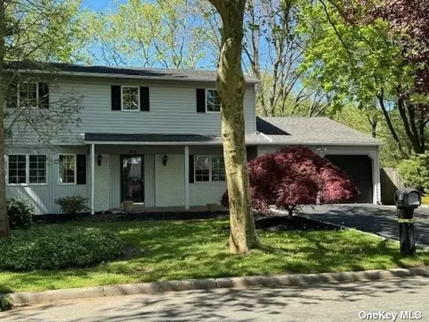 55 Lefferts Ave, East Northport, NY 11731