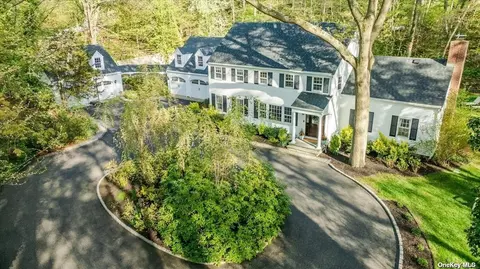 20 Centerport Rd, Greenlawn, NY 11740