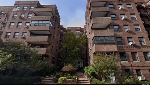 69-40 Yellowstone Blvd #101, Forest Hills, NY 11375
