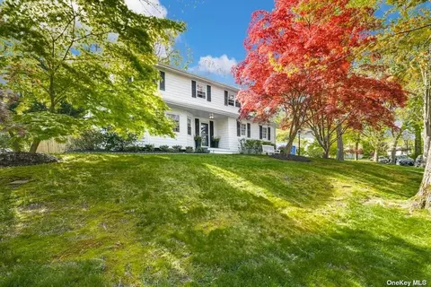 6 Middlesex Pl, Northport, NY 11768
