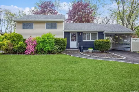 25 Avondale Dr, Centereach, NY 11720
