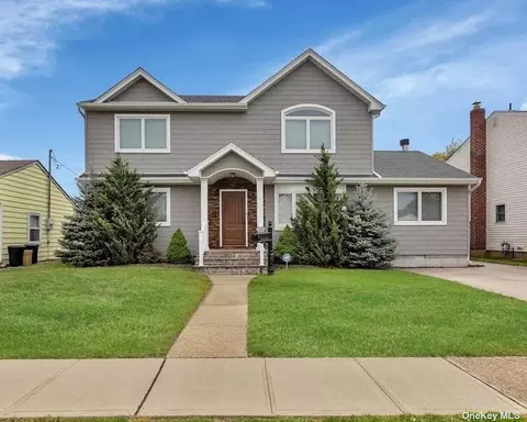 15 Devon Rd, Bethpage, NY 11714
