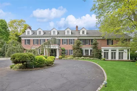 150 Noye Ln, Woodsburgh, NY 11598