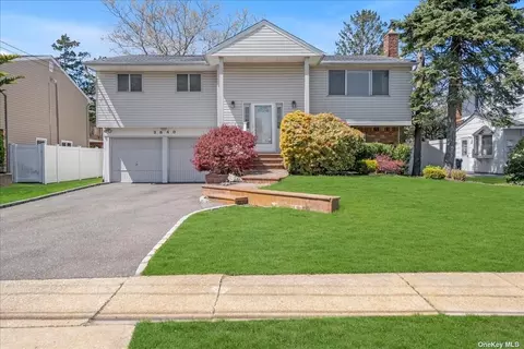 2840 Len Dr, Bellmore, NY 11710