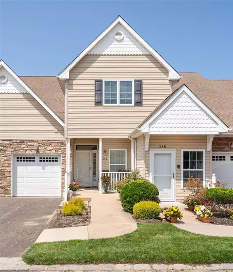 215 Pond Cir #215, Mount Sinai, NY 11766