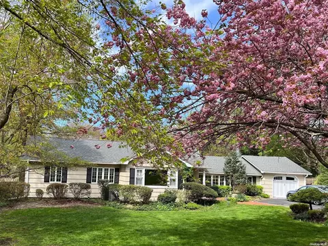 27 Old Hills Ln, Greenlawn, NY 11740