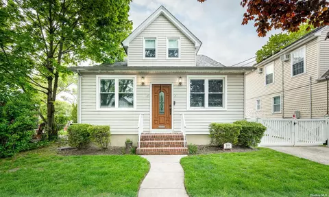 215 Lowell Ave, Floral Park, NY 11001
