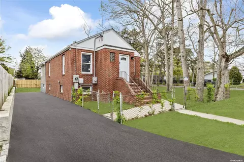 106 Commonwealth Dr, Wyandanch, NY 11798