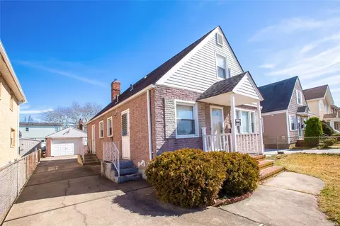 78-23 Langdale St, New Hyde Park, NY 11040