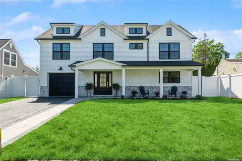 38 College Ln, Westbury, NY 11590