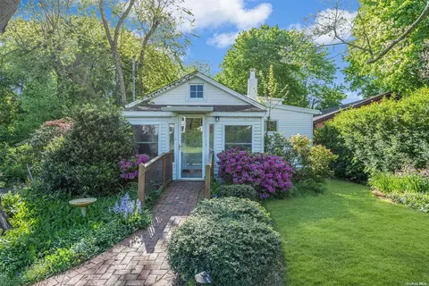 7 Maple Ave, Stony Brook, NY 11790