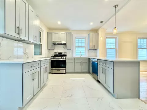 62-69 Austin St, Rego Park, NY 11374