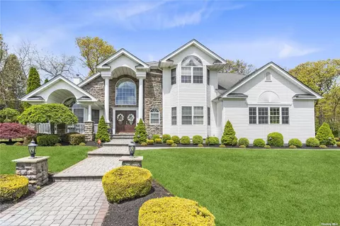 253 Holbrook Road Ave, Ronkonkoma, NY 11779