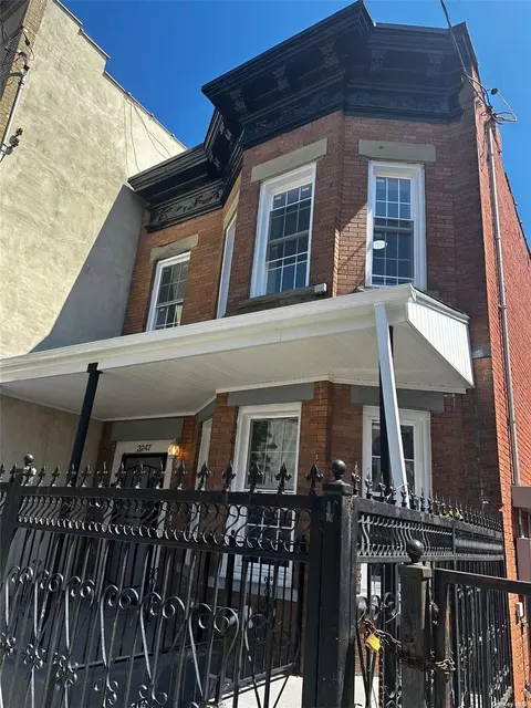 32-47 104th St, East Elmhurst, NY 11369