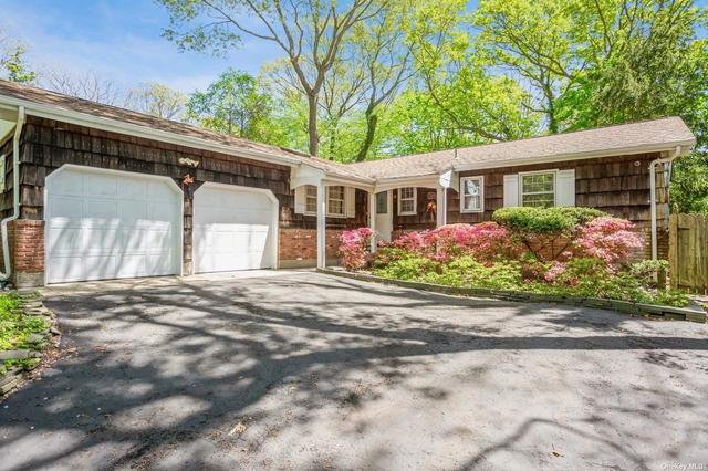 10 Camelot Ln, East Setauket, NY 11733